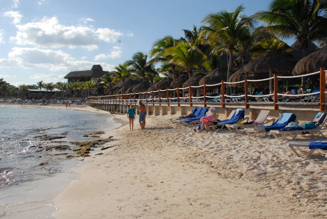 Strand mit Steinen Catalonia Yucatan Beach