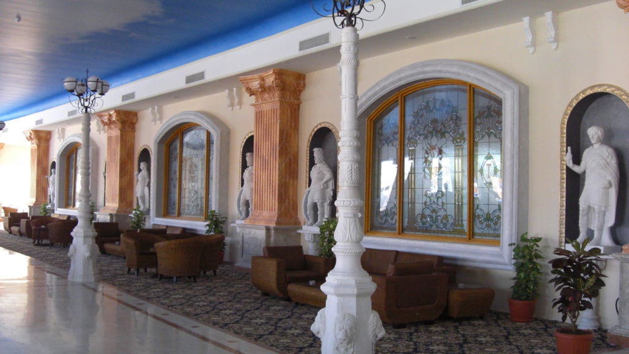 Hier fühlt man sich wohl Titanic Beach Spa & Aqua Park