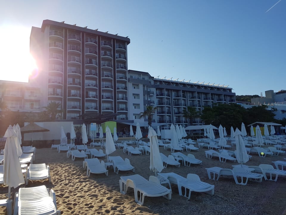 Vom Strand der Blick zum Hotel Sentido Marea