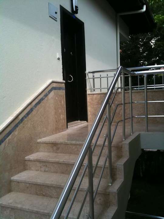 Treffenaufgang (Außen) Hotel Sirma