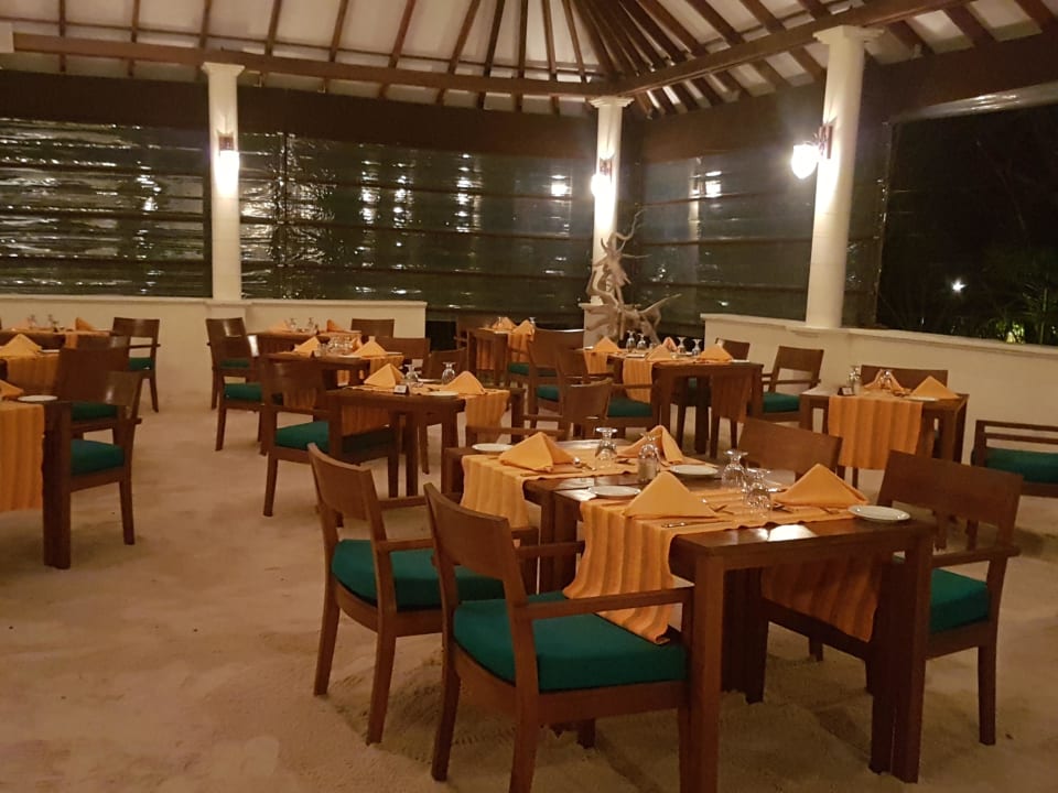Restaurant ruhiger Teil etwas weiter hinten Adaaran Select Meedhupparu Island Resort - Premium All Inclusive