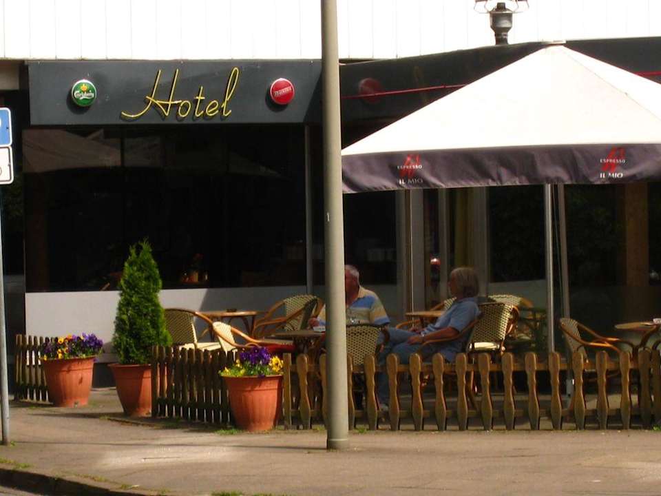 vor dem Hotel - Cafe Hotel Sachsentor