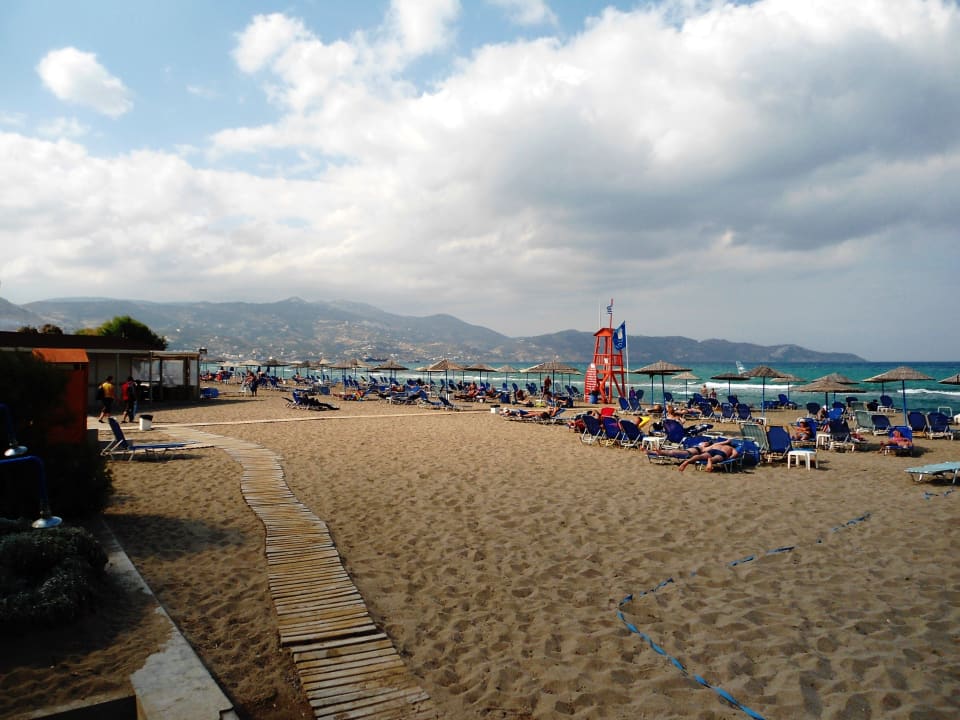 Strand direkt am Meer Santa Marina Beach