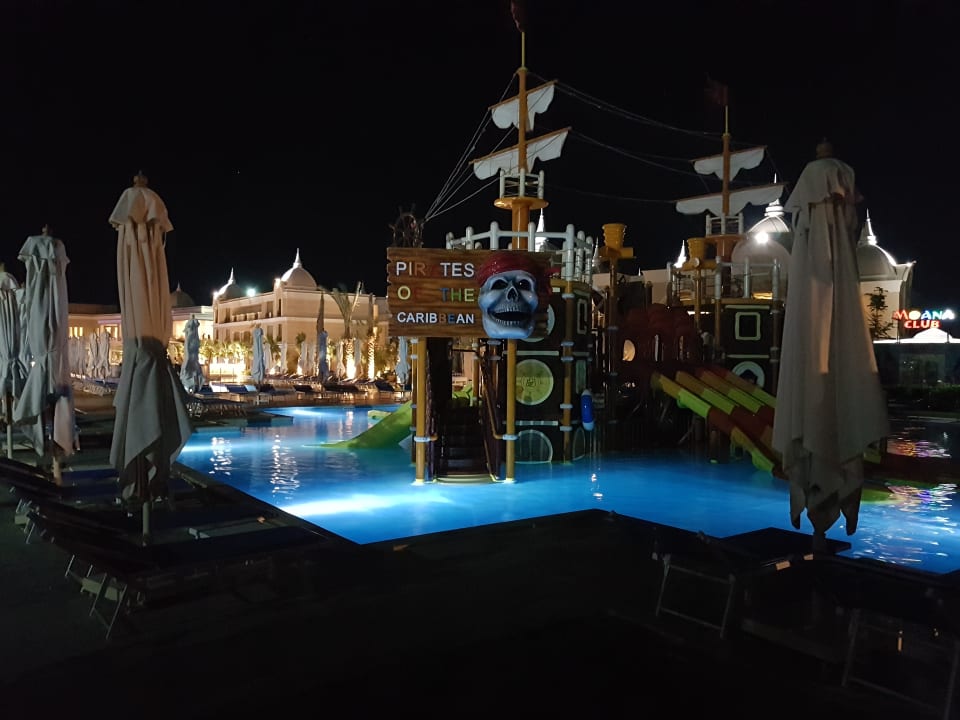 Pool Titanic Royal