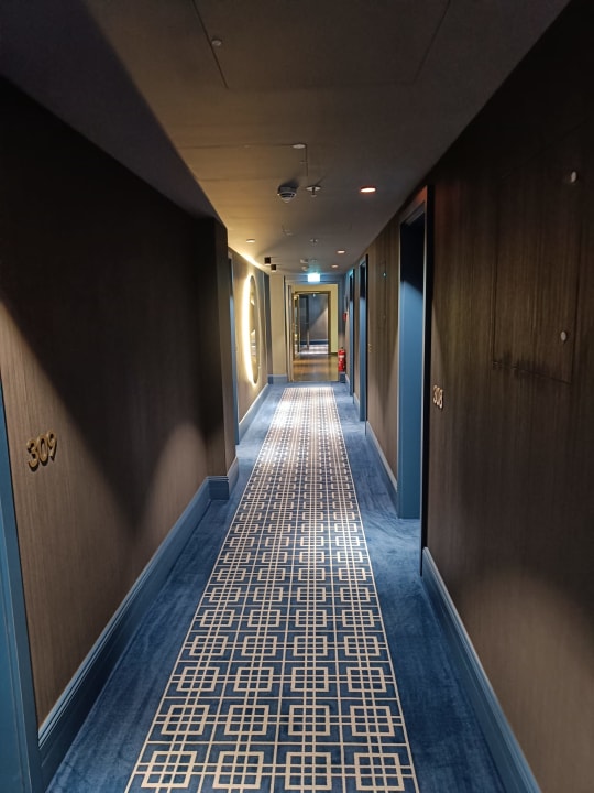 Zimmer Hotel Luc, Autograph Collection