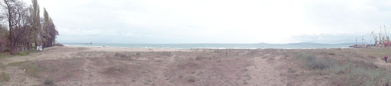 Strand im April vor dem Hotel Grand Hotel & SPA Primoretz