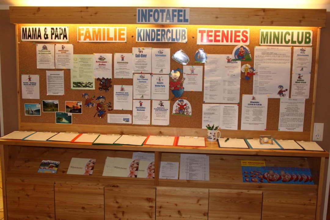 Tages- und Wochenangebot - Infotafel Familienhotel Ramsi