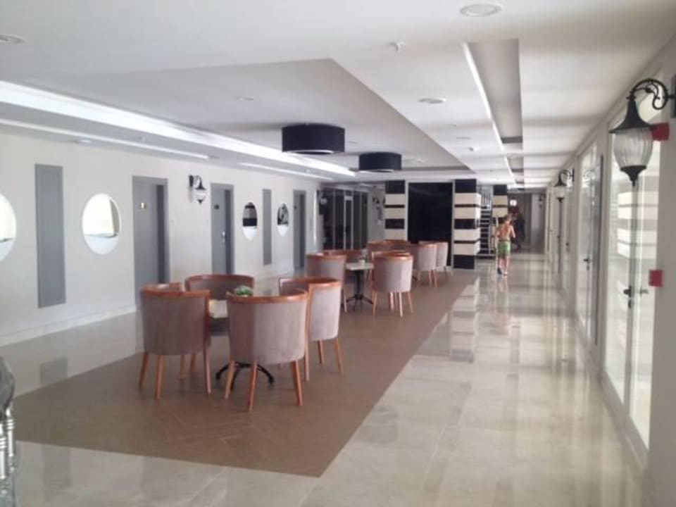 Hall Palm World Side Resort & Spa