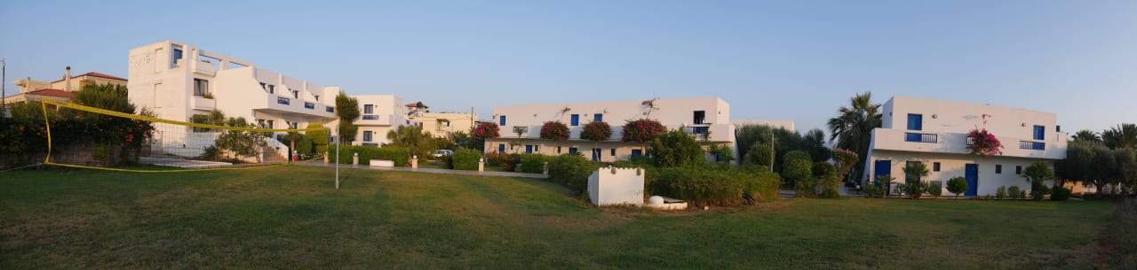 Panoramabild auf das Hotel Hotel Hara Ilios Village