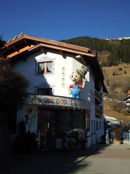 Hoteleingang Kinderhotel Laderhof