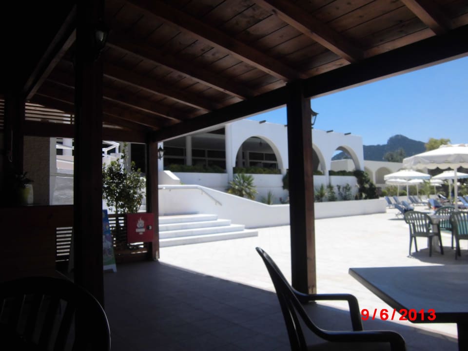 Blick von der Poolbar Niriides Hotel