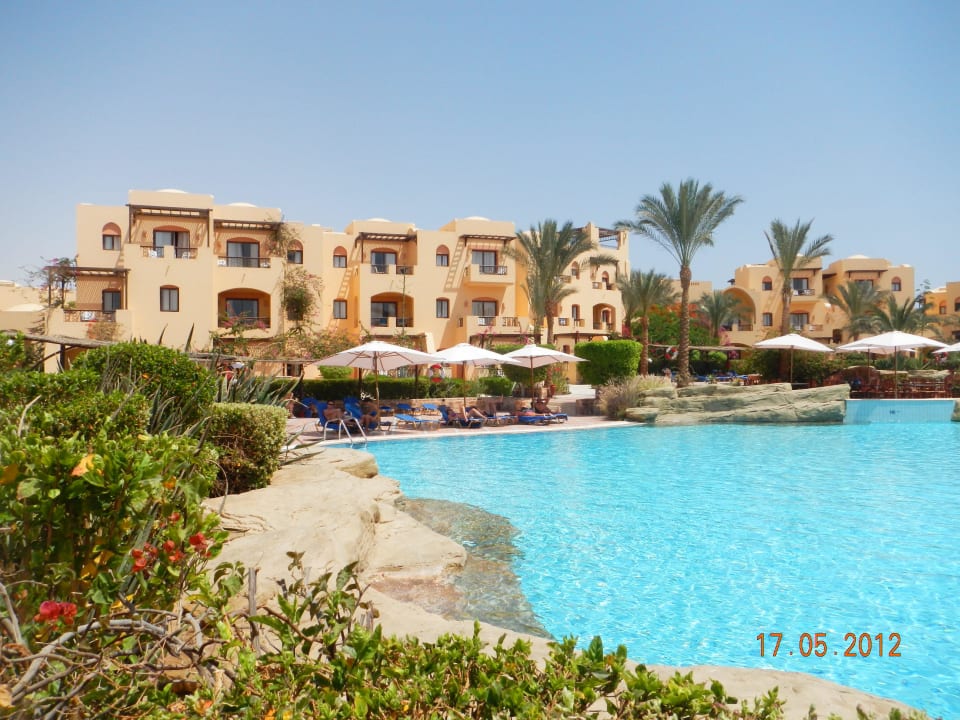 Hotelgebäude mit Poolblick Steigenberger Coraya Beach - Adults only