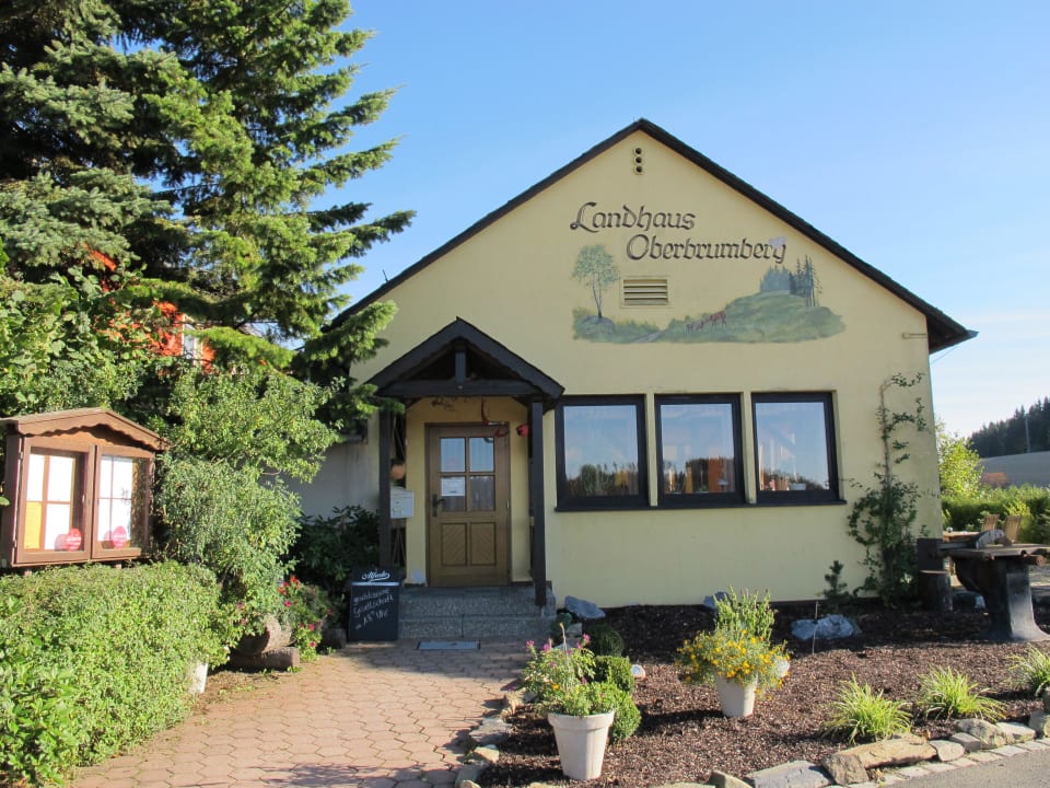 Eingang Hotel und Restaurant Landhaus Oberbrumberg