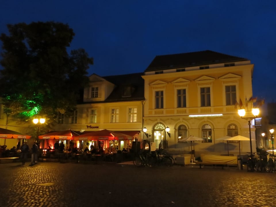 Hotelansicht am Abend Hotel Brandenburger Tor Potsdam
