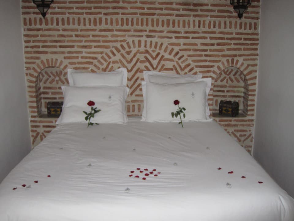 Beautiful bedroom Riad Les Trois Palmiers El Bacha