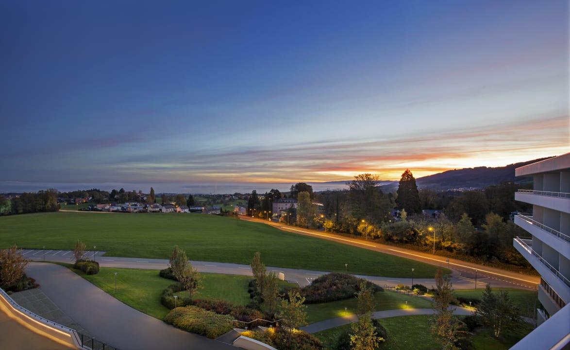 Ausblick Oberwaid - Das Hotel.