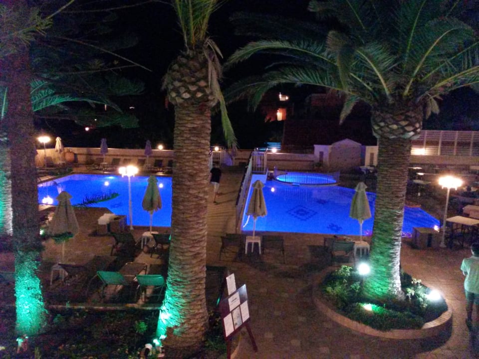 Pool Vantaris Luxury Beach Resort