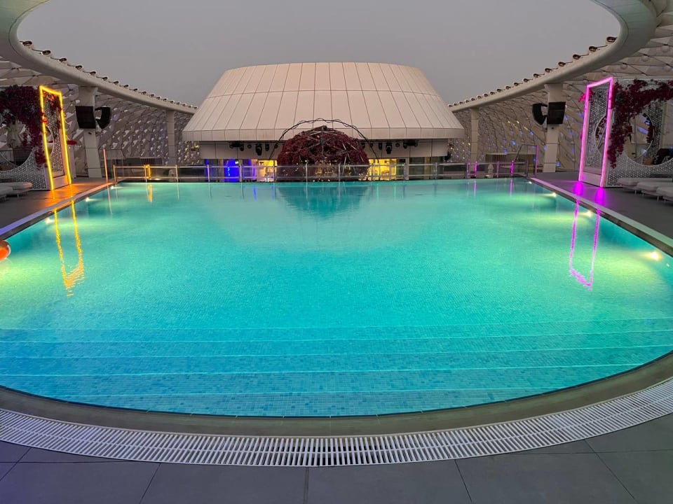 Pool W Abu Dhabi - Yas Island