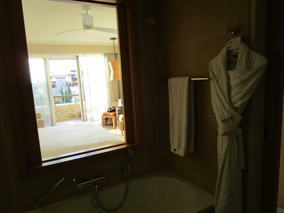 Blick aus Bad The Westin Resort Costa Navarino