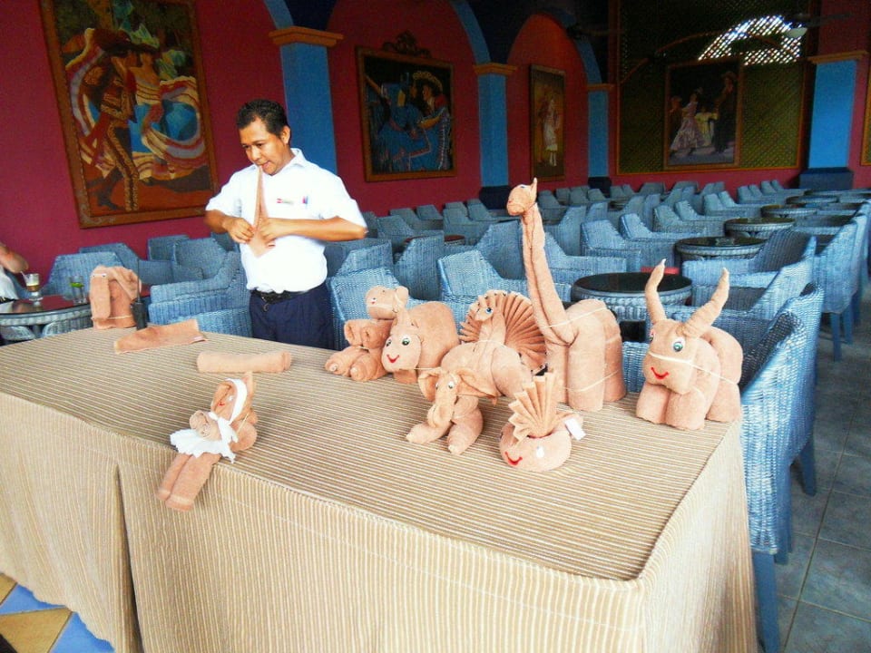 Schlecht wetter programm.. Figuren Falten Hotel Riu Tequila