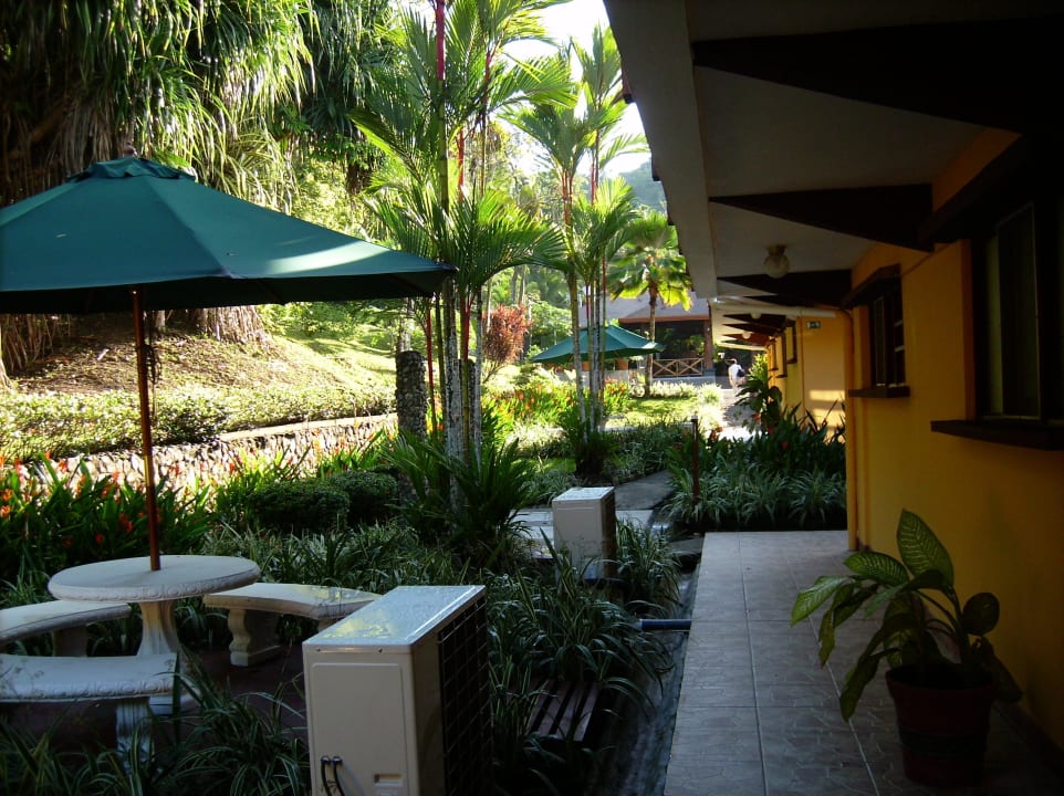 Außenanlage Hotel Playa Espadilla & Gardens