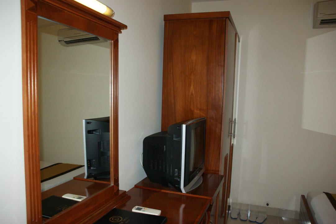 Szafa telewizor, toaletka Hotel Le Duy