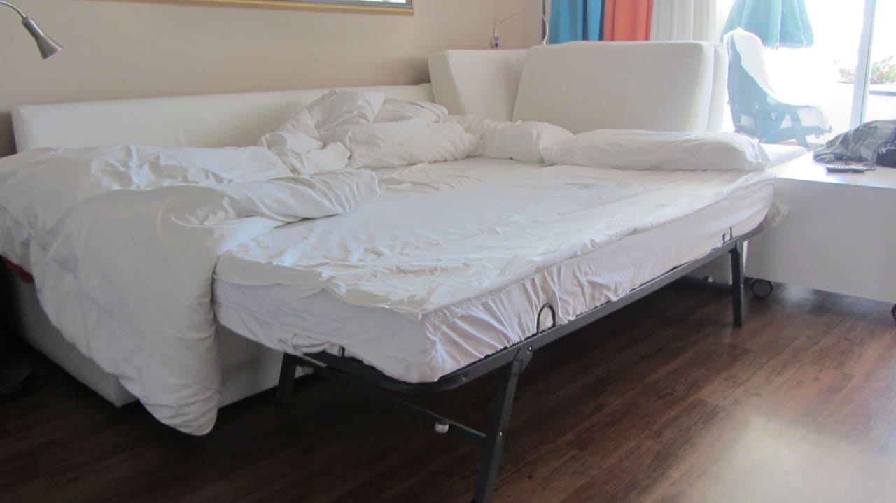Couch-Bett Katastrophe 2 Regency Torviscas Apartments & Suites