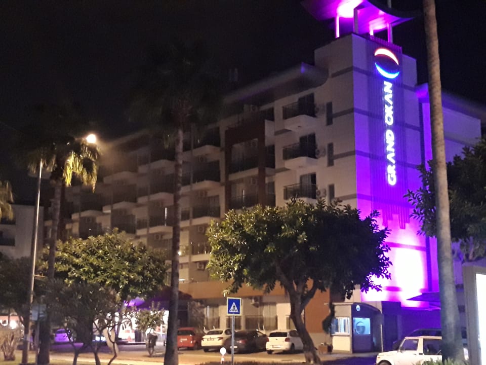 Außenansicht Hotel Grand Okan