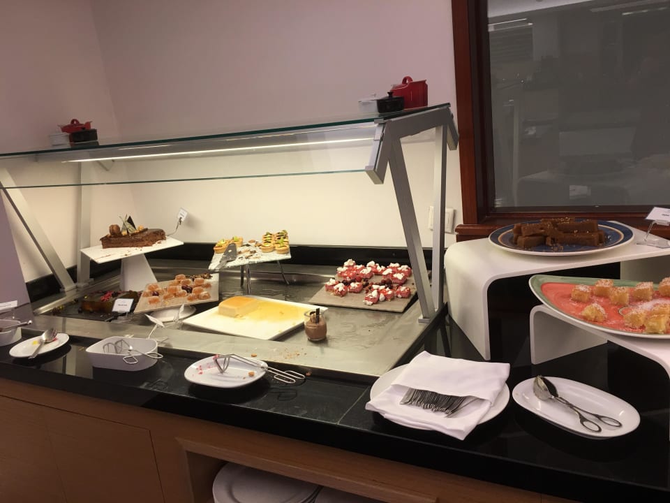 Das Nachtisch Buffet - ein kleiner Ausschnitt Lindos Mare, Seaside Hotel