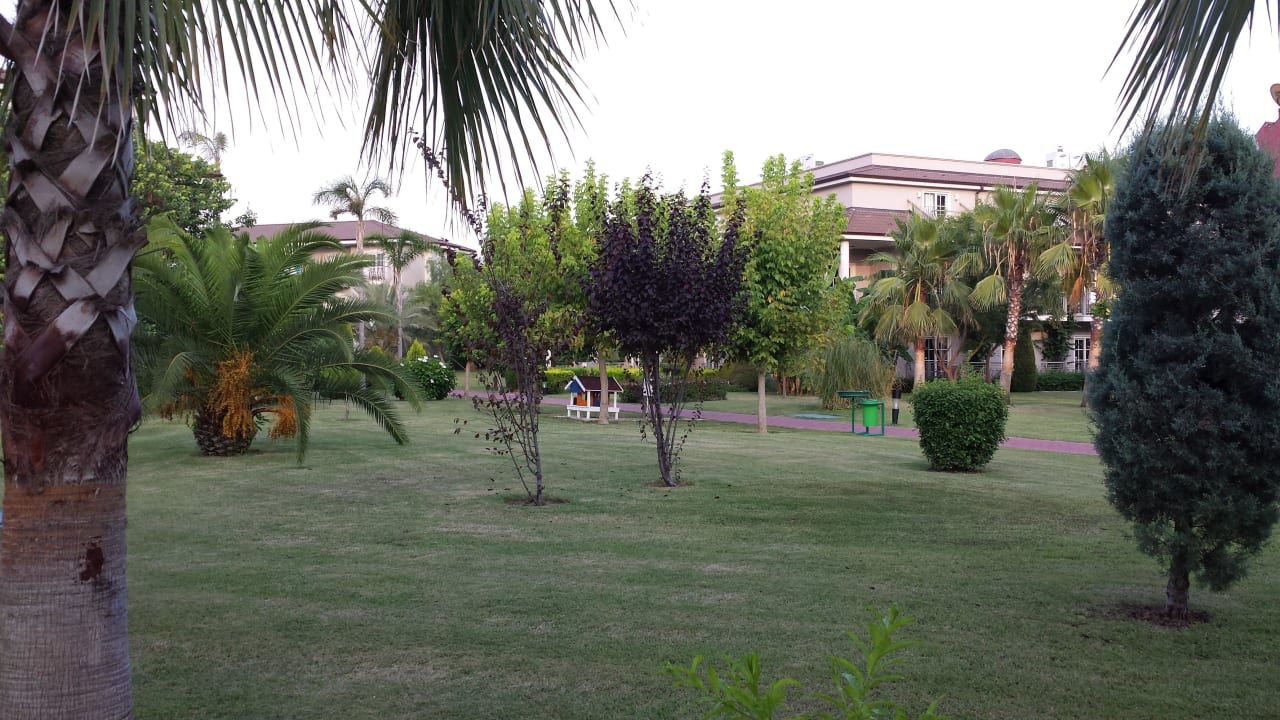 Weg zum Haupthaus Sunis Elita Beach Resort & Spa