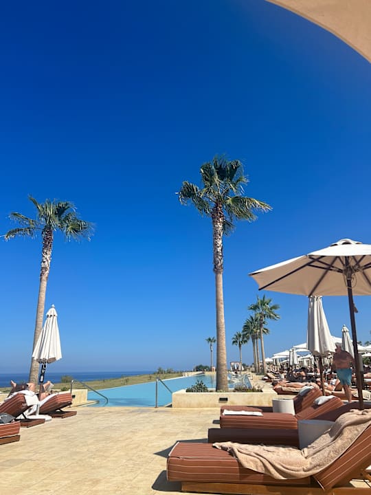 Pool The Royal Senses Resort, Curio Collection by Hilton