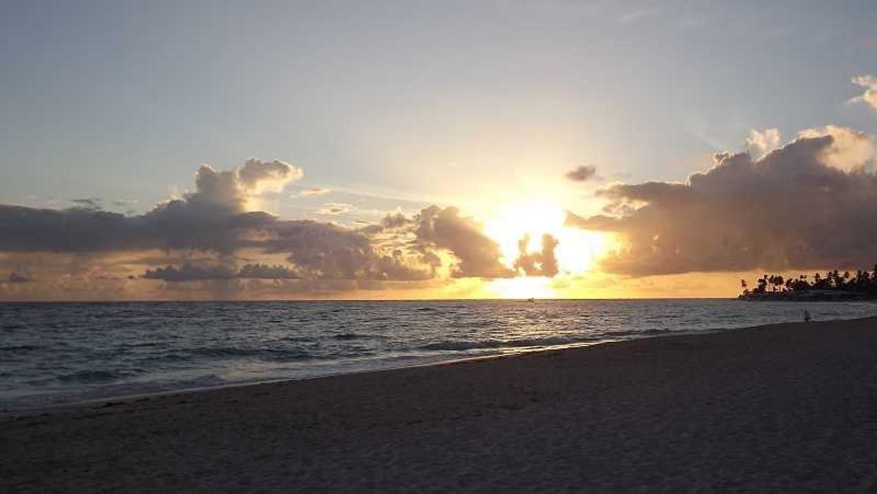 Sonnenaufgang am Strand von Punta Cana Iberostar Waves Dominicana