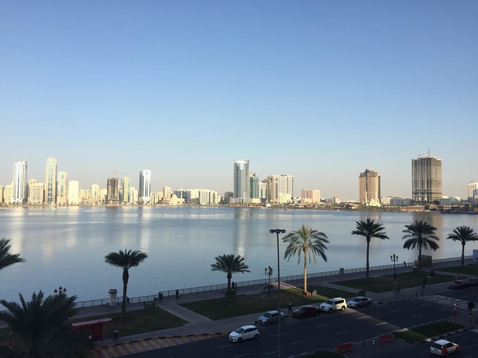 Ausblick vom Pool Vorderseite Corniche Hotel Sharjah