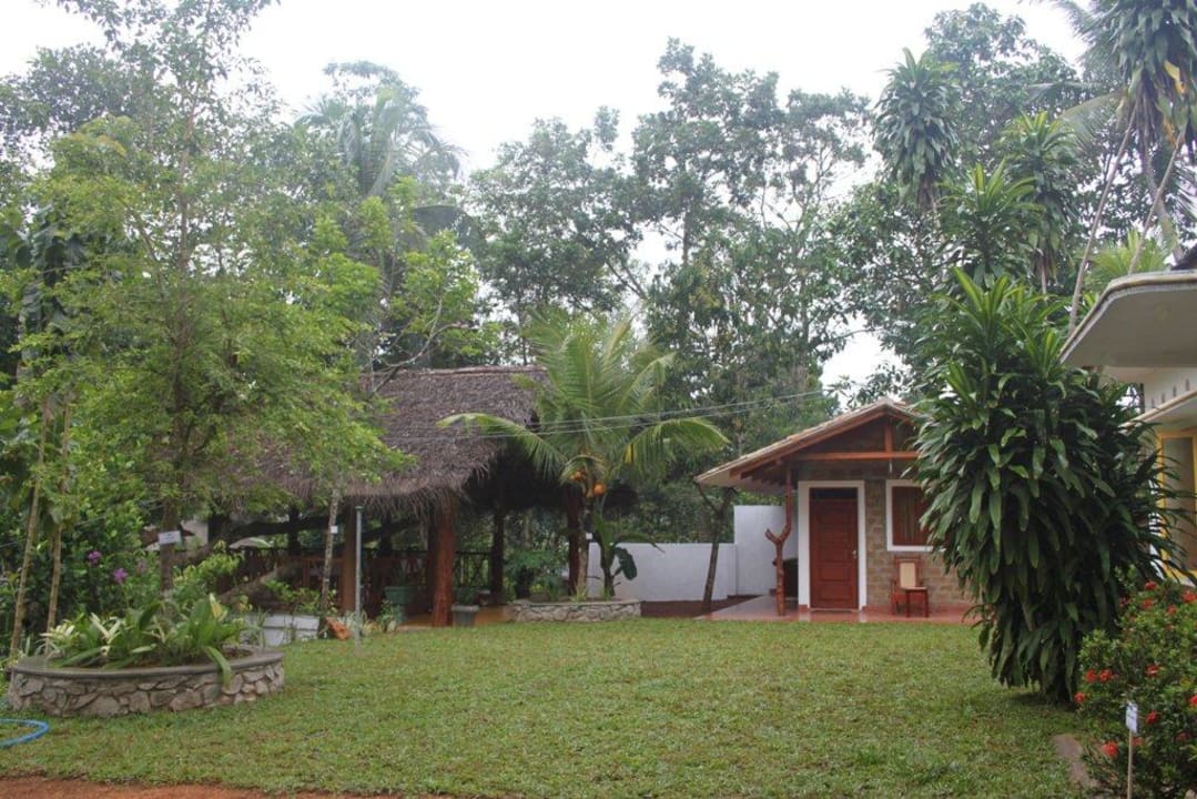 Garten mit Restaurant und Cottage Deluxe Guesthouse Spirit of Life