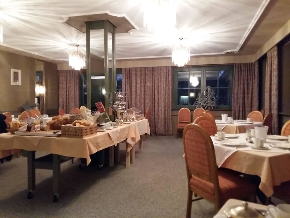 Frühstücksraum am Morgen  Pension Garni Eden