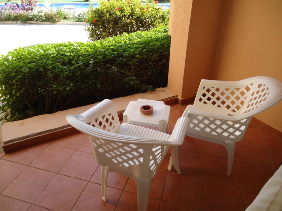 Terrasse mit Blick zum Pool Ali Baba Palace Hotel