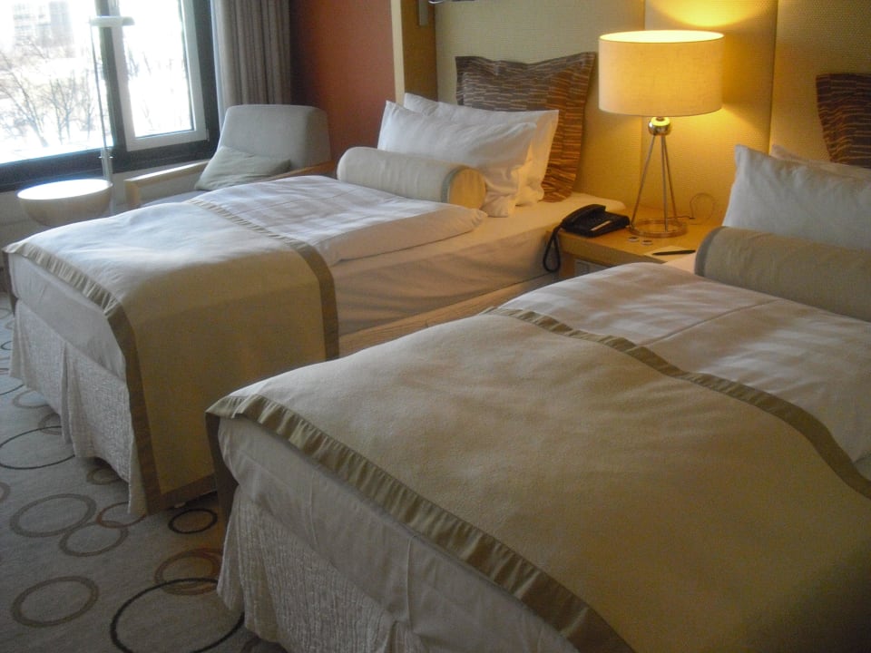 Twin Bed Room Sheraton Berlin Grand Hotel Esplanade