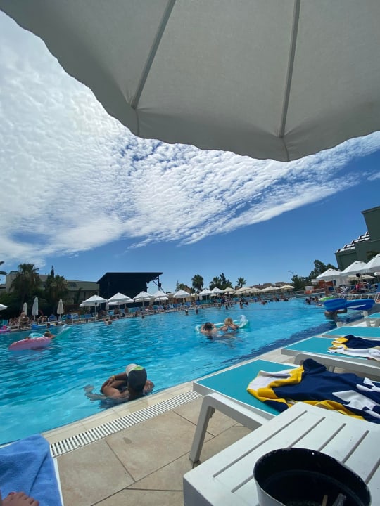 Pool Side Aluna Hotel