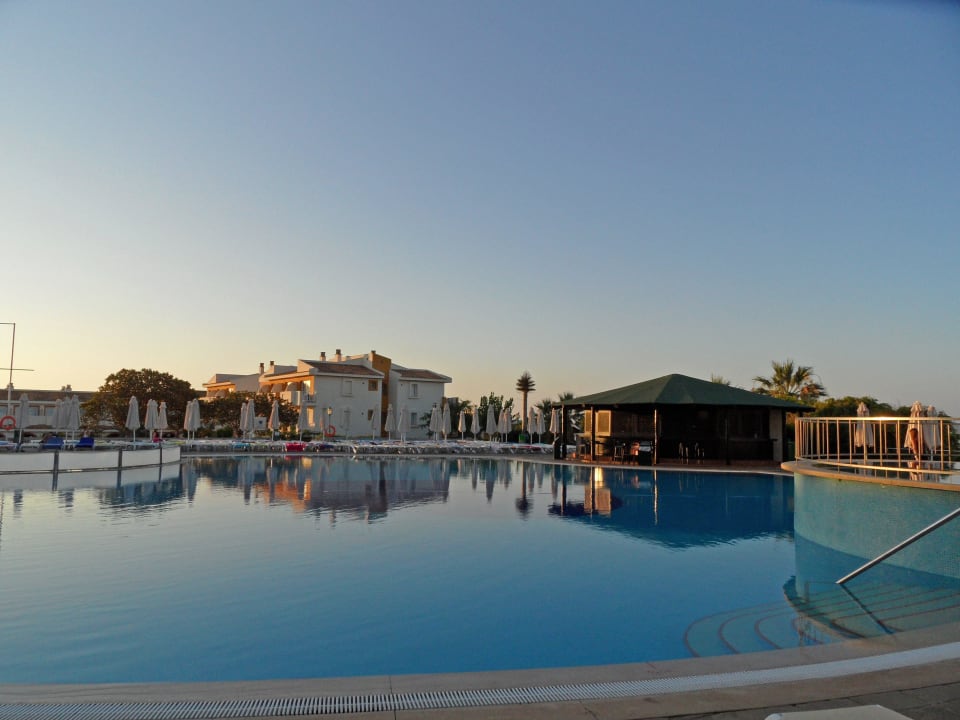 Morgens am "oberen" Pool blau punta reina