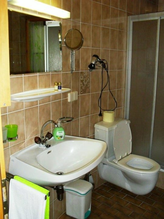 Bad mit Vergrößerungsspiegel, Fön Pension Gaimberg