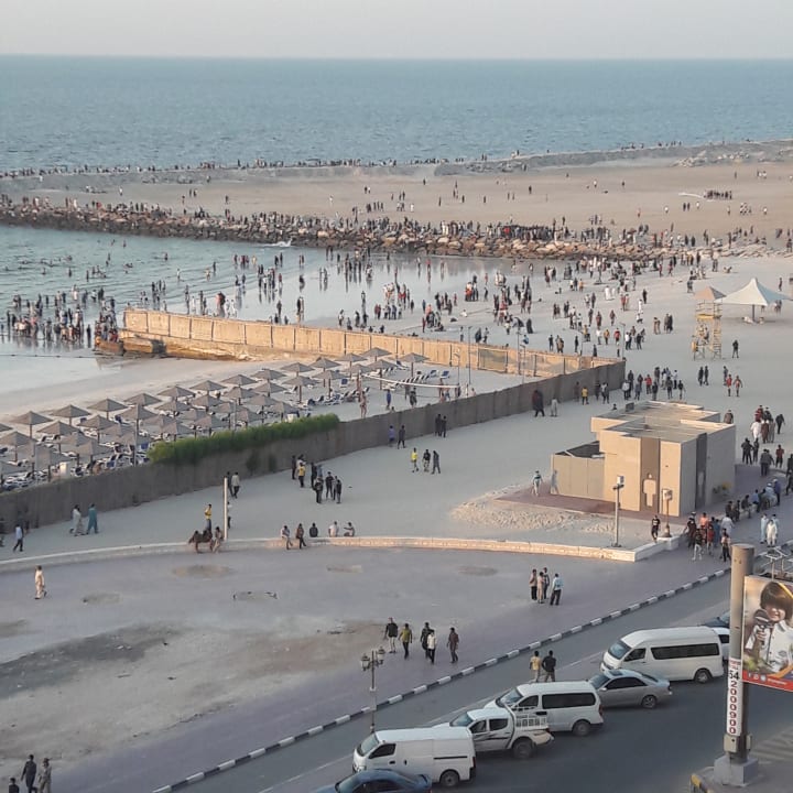 Ausblick Ramada by Wyndham Beach Hotel Ajman