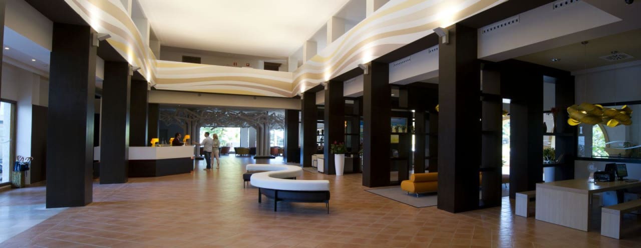 El hall de Recepción del Hotel TUI BLUE Isla Cristina Palace