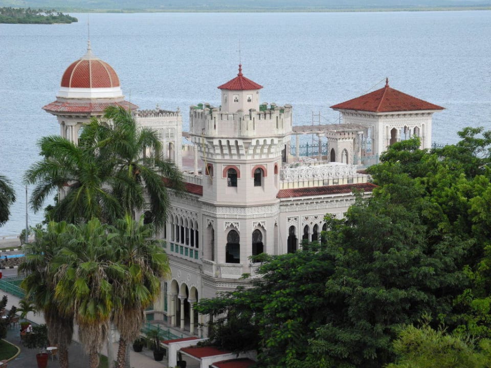 Blick auf auf Nachbarvilla Hotel Jagua Affiliated by Meliá