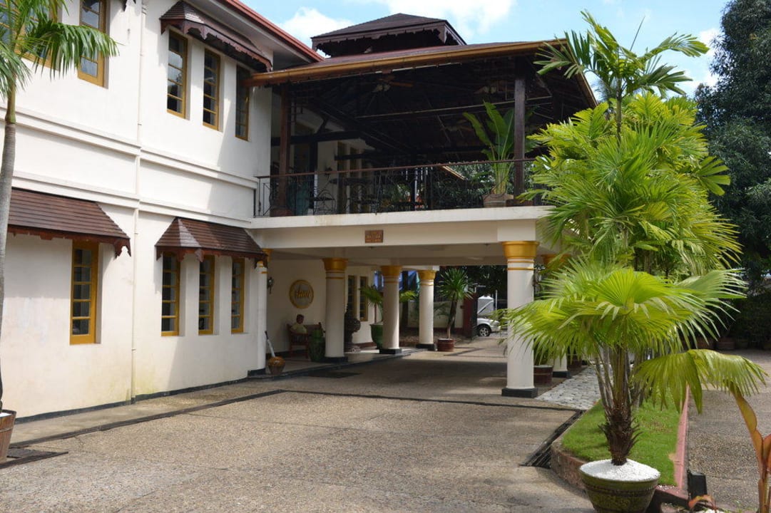 Eingangsberich Savoy Hotel