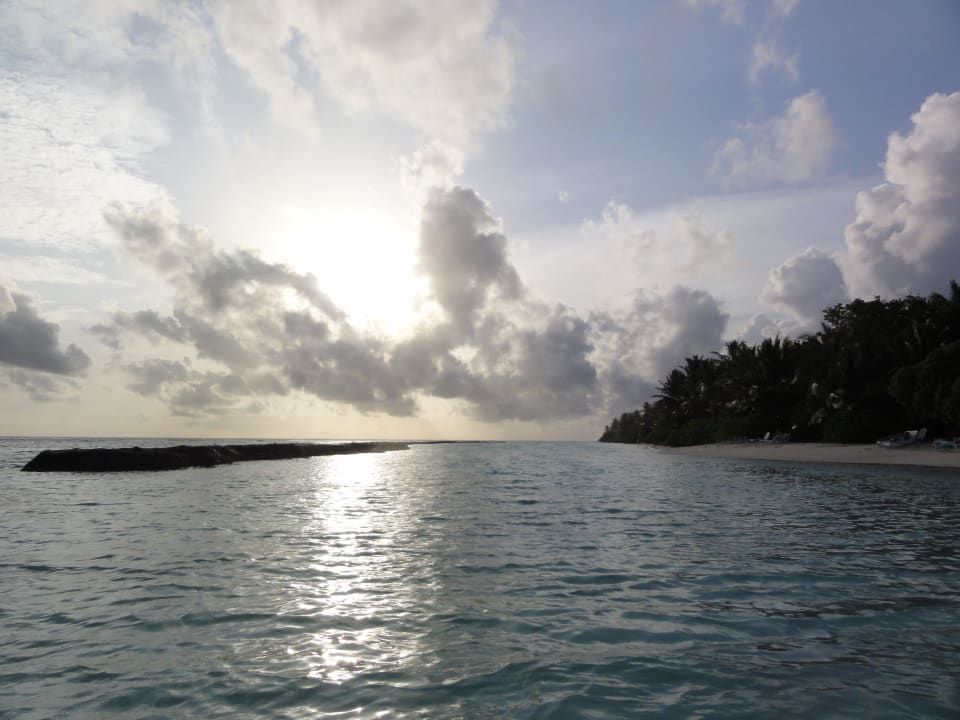 Sonnenuntergang bei unserem Zimmer Kuramathi Maldives