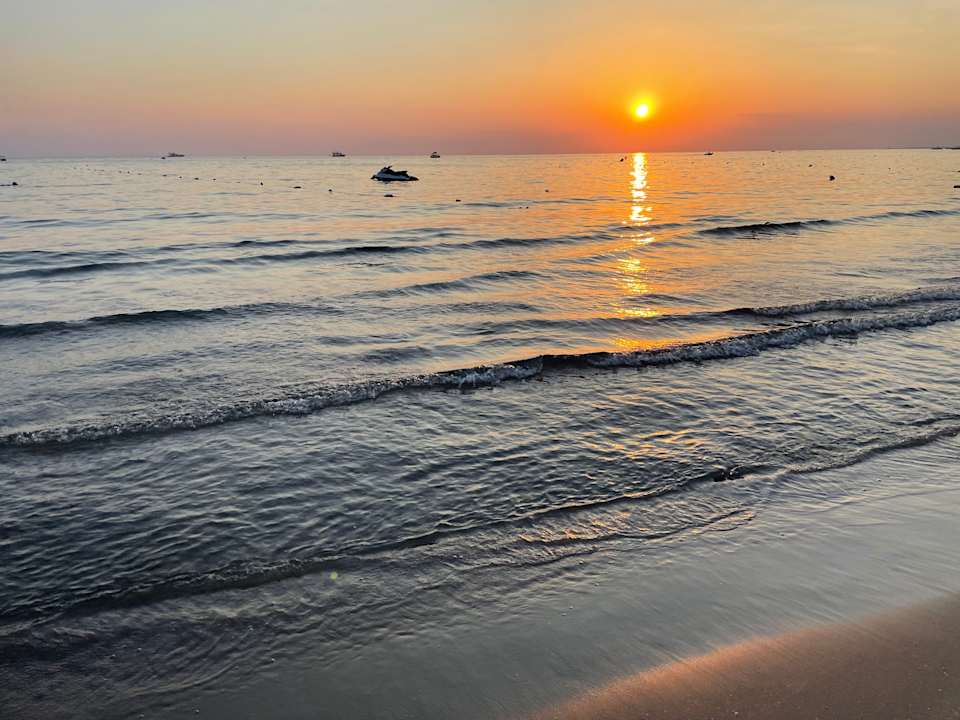 Strand Side Star Beach