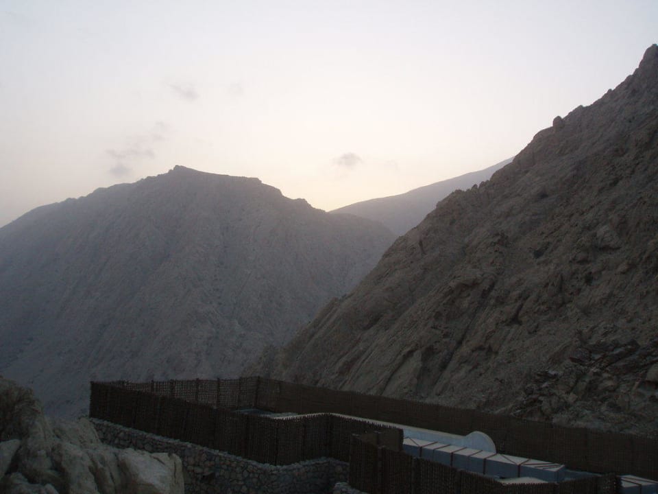 Sonnenuntergang am Bergrestaurant Six Senses Spa At Zighy Bay