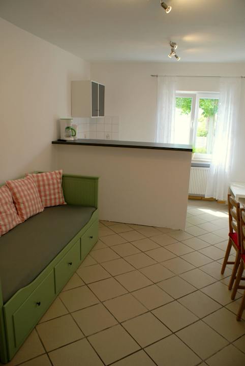 Ferienwohnung mit Ausziehcouch im Wohn/Essbereich  Pension Lindenhof