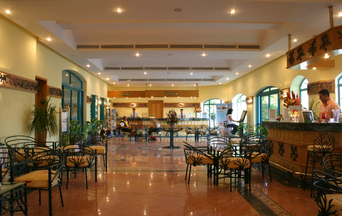 Lobby Hotel Falcon Hills