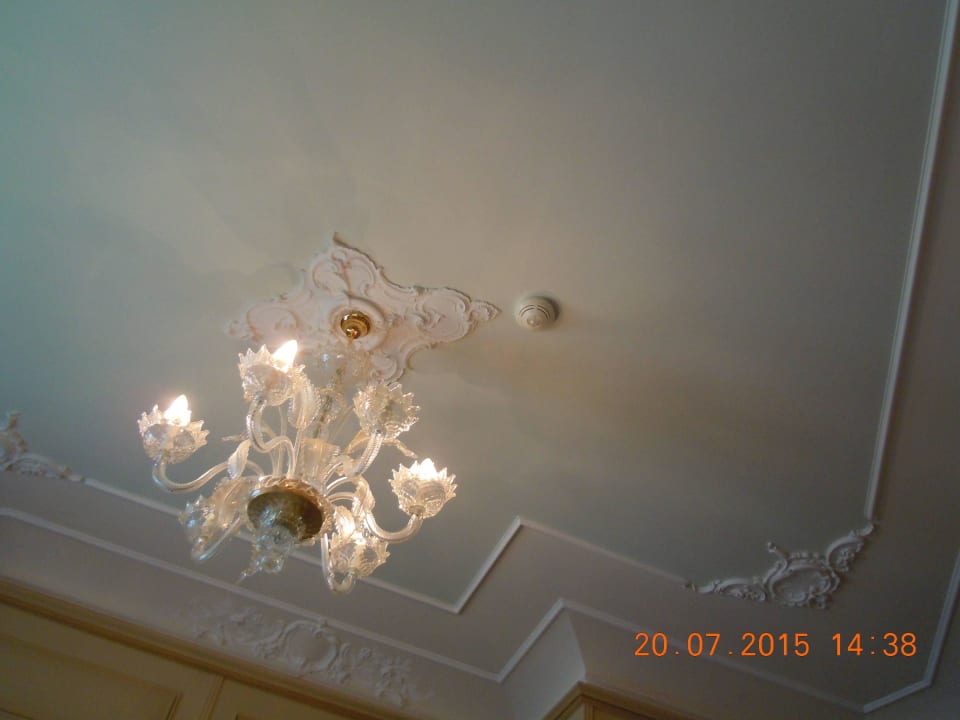 Stucco Hotel Regina Palace